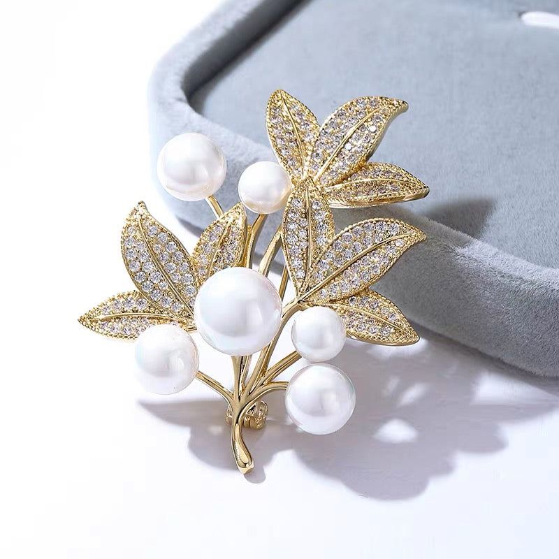 MAPLE LEAF BROOCH