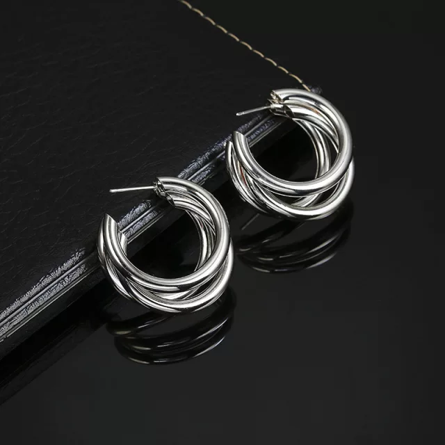 C-SHAPED HUGGIE EARRINGS