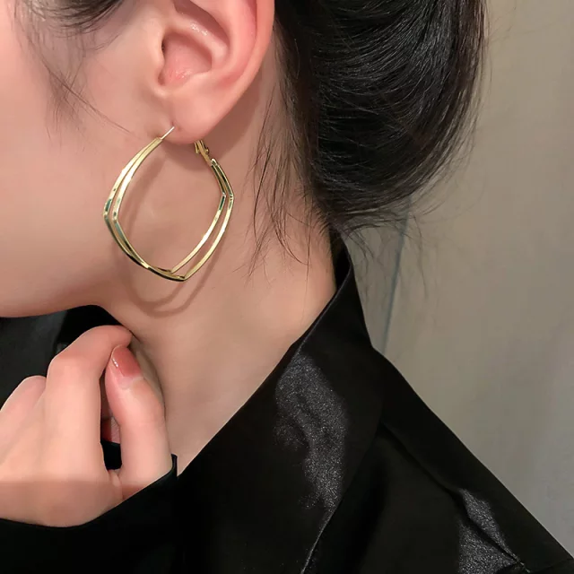 SQUIGGLE EARRINGS