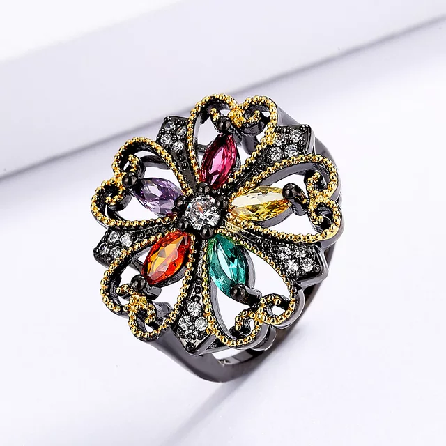 EXQUISITE VINTAGE PALACE RING