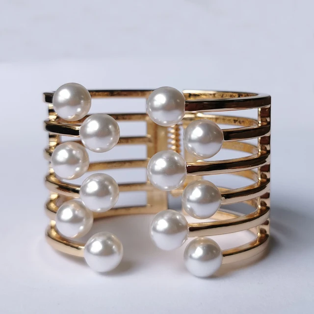 BIG PEARL CLASP CUFF BRACELET