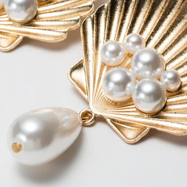 PEARL SHELL EARRINGS