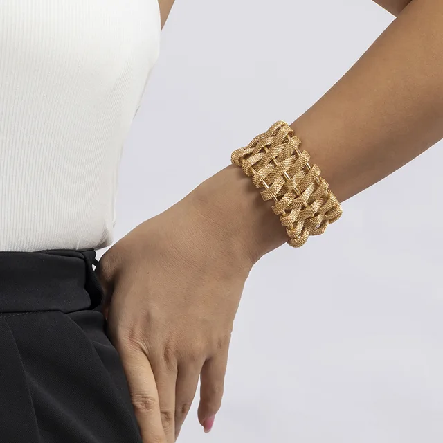 CHUNKY TWIST CUFF