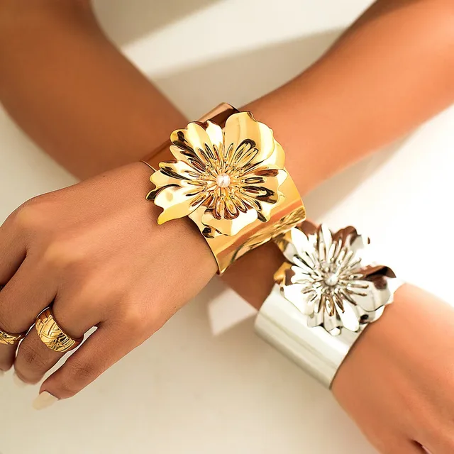 DAISY CUFF