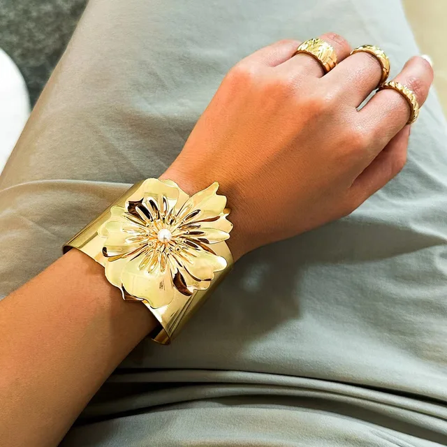 DAISY CUFF