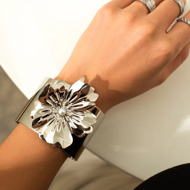 DAISY CUFF