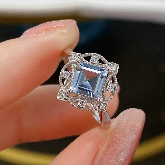 SHINY BLUE ZIRCON RING