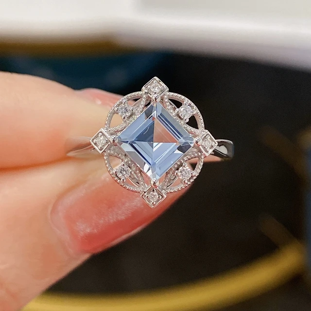 SHINY BLUE ZIRCON RING