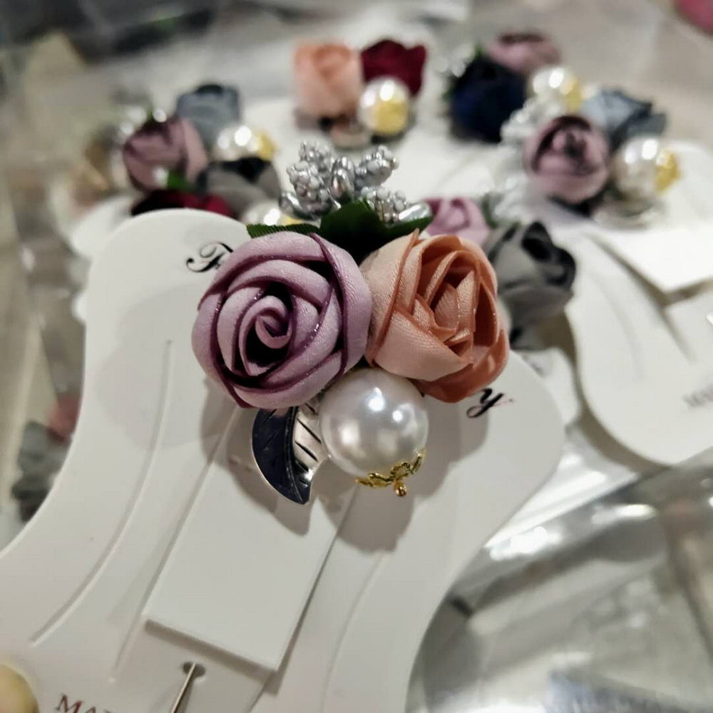 REMIEL FLOWER BROOCH
