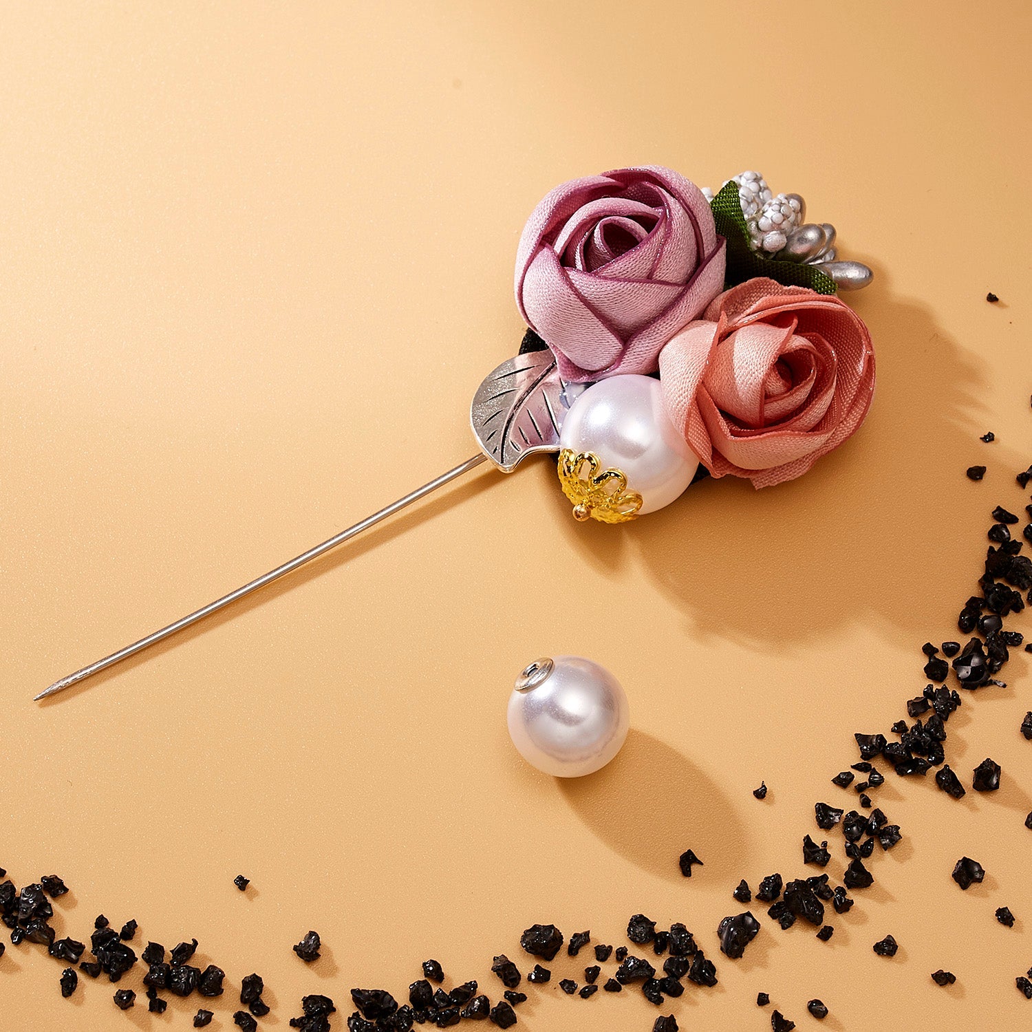 REMIEL FLOWER BROOCH
