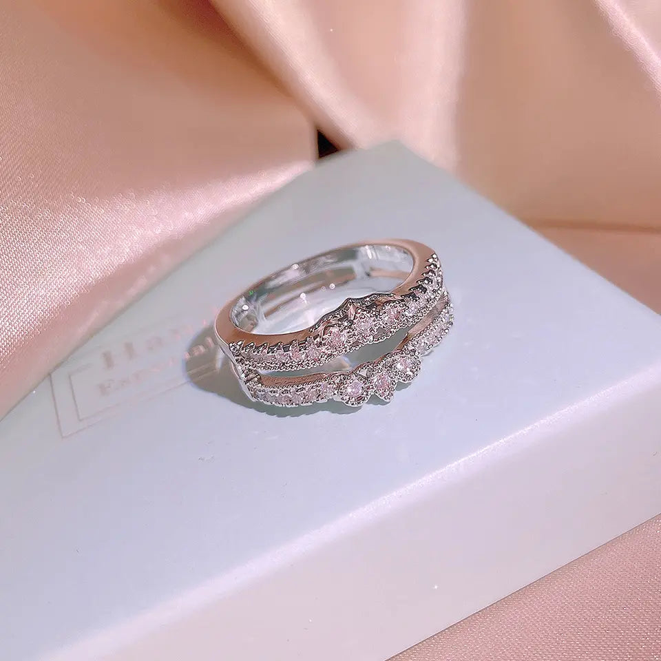 GENTILITY ZIRCON RING