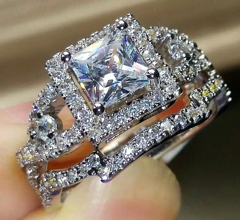 MAGESTIC PLATINUM PLATED ZIRCON RING