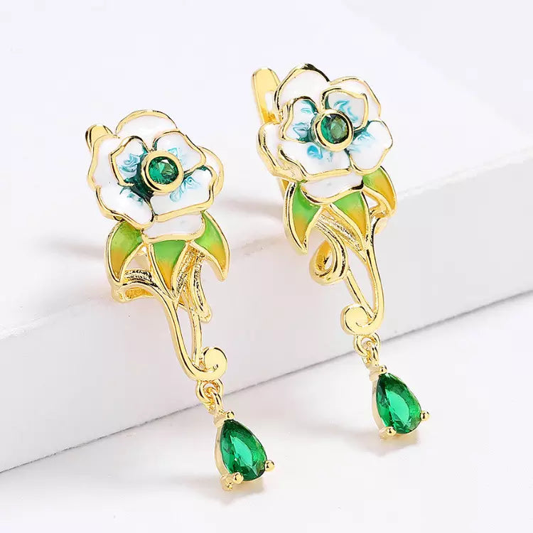 18K ENAMEL WHITE FLOWER DROP