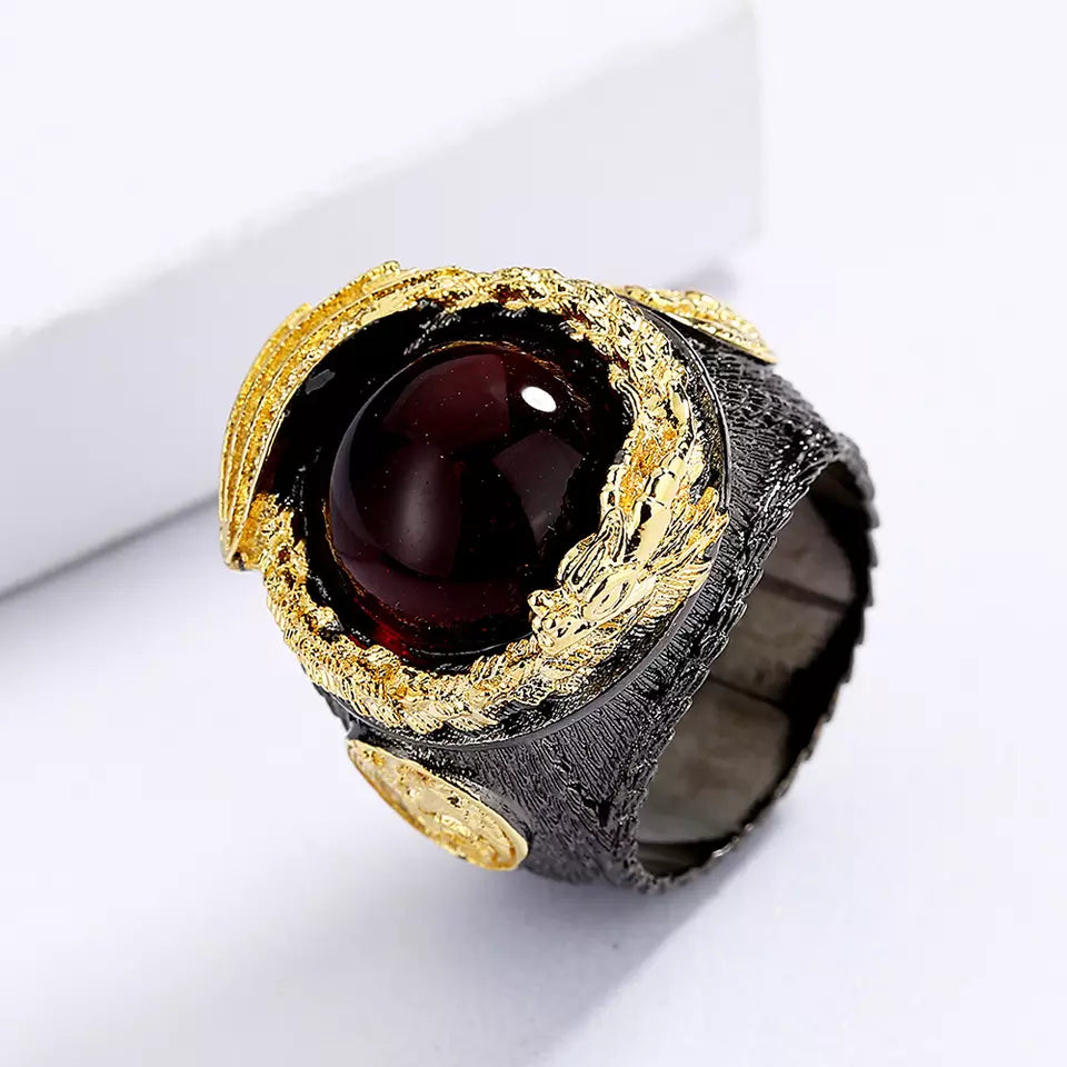 RED GEMSTONE VINTAGE RING