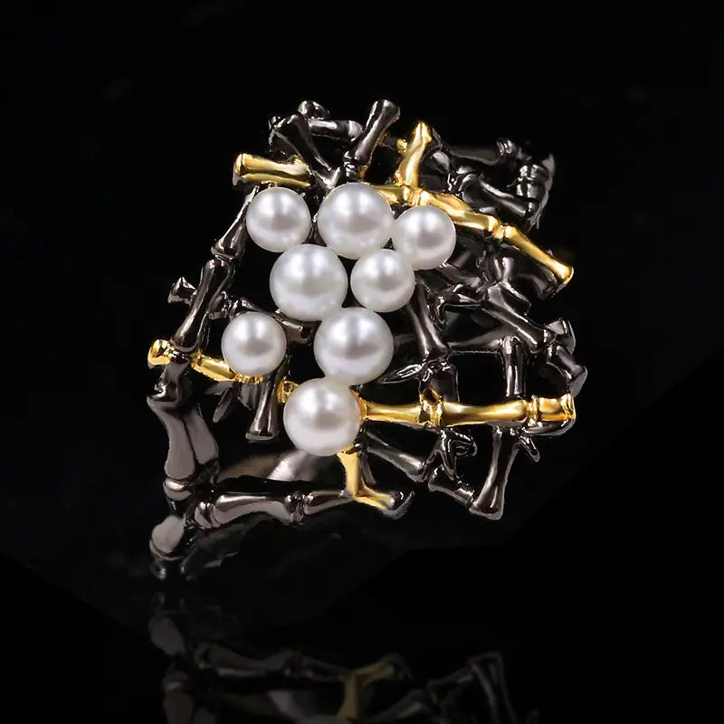 ANTIQUE PEARLS RING