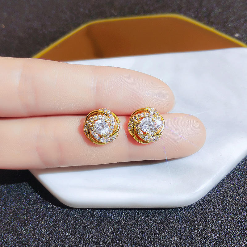 FLOWER SHAPE STUD EARRINGS