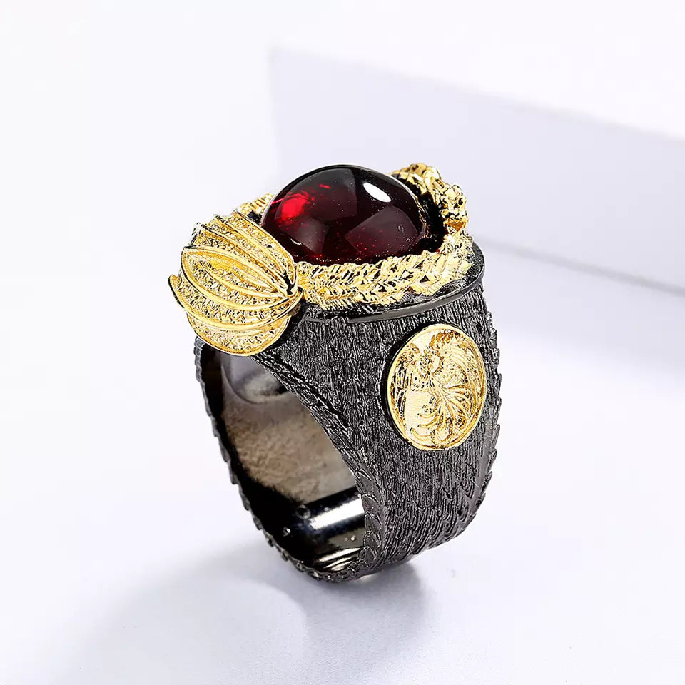 RED GEMSTONE VINTAGE RING