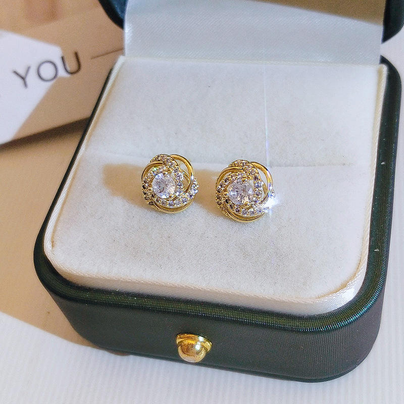 FLOWER SHAPE STUD EARRINGS