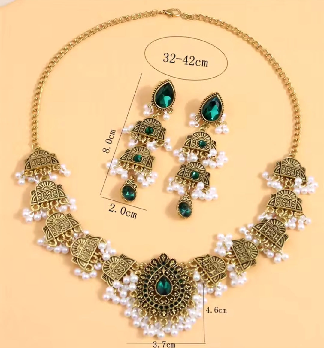 ZIRCA ANTIQUE SET