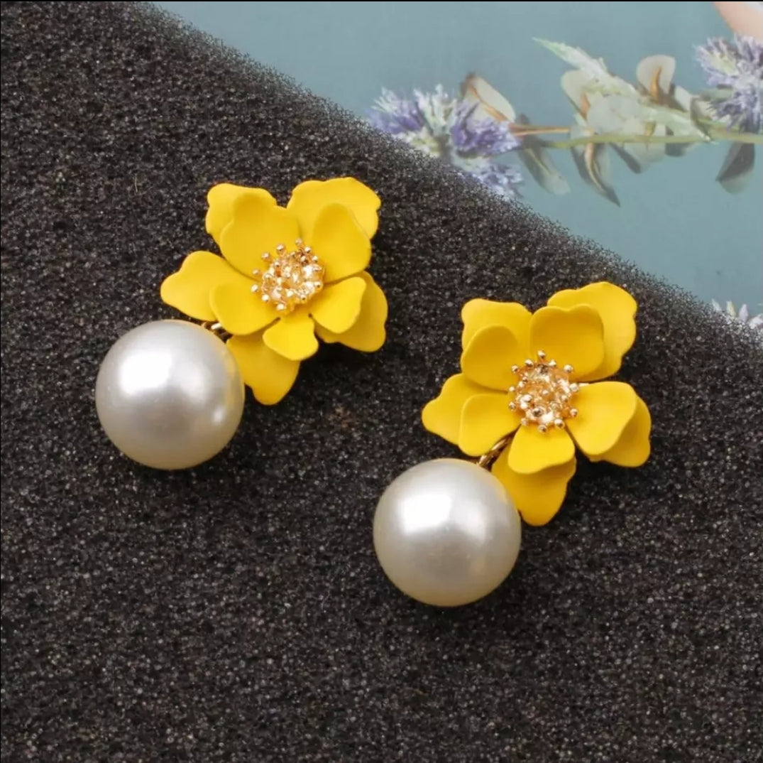 DANGLE FLORAL PEARL